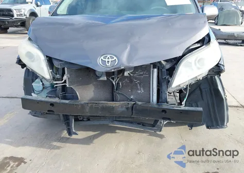 2012 Toyota Sienna Le V6 8 Passenger z USA, uszkodzony, nr VIN 5TDKK3DC5CS224598